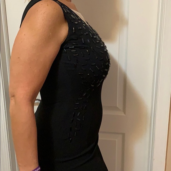 Black gown - Picture 3 of 4